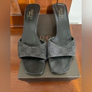 Vintage Gucci Women's Black Patterned Heels
